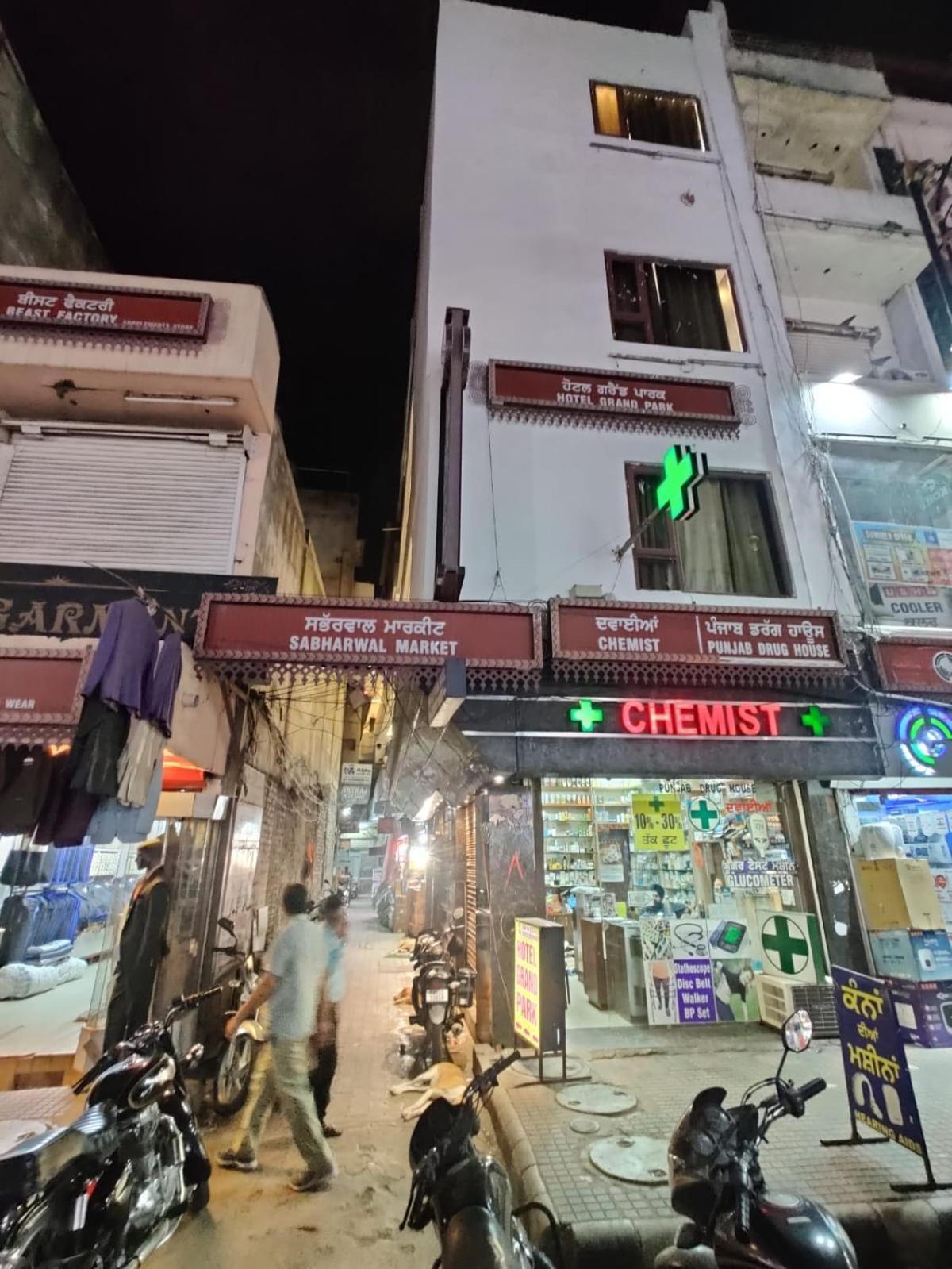 Hotel The Grandpark Amritsar Exterior photo