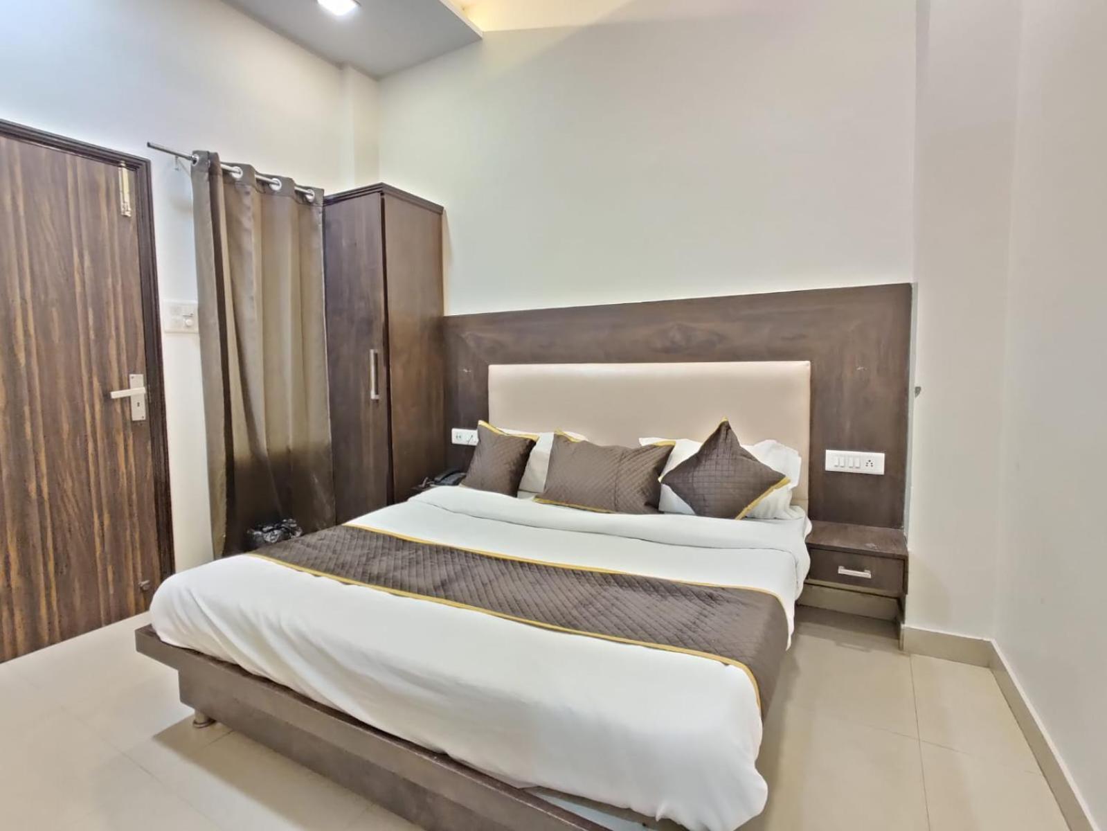Hotel The Grandpark Amritsar Exterior photo