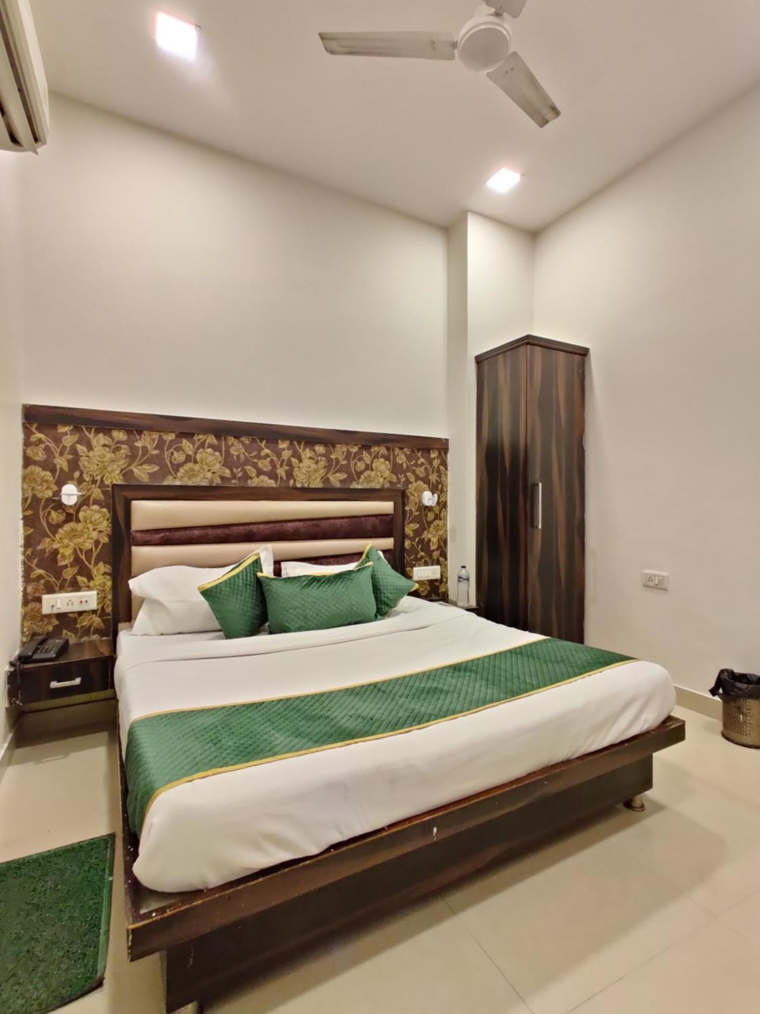 Hotel The Grandpark Amritsar Exterior photo